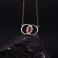 Holzkern Effigy Ketting|DAMES Kettingen|Sieraden